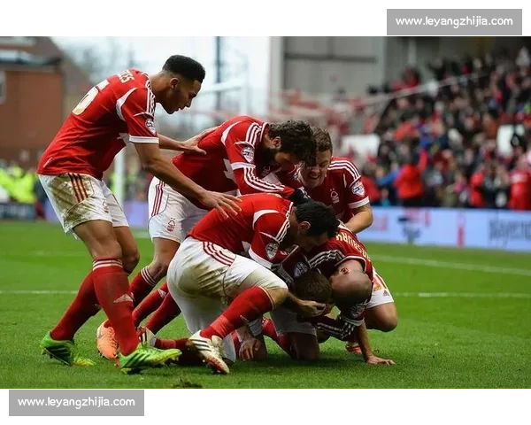 半场战报：塔韦尼耶角球破门 克鲁皮建功 伯恩茅斯 2-0 诺丁汉森林